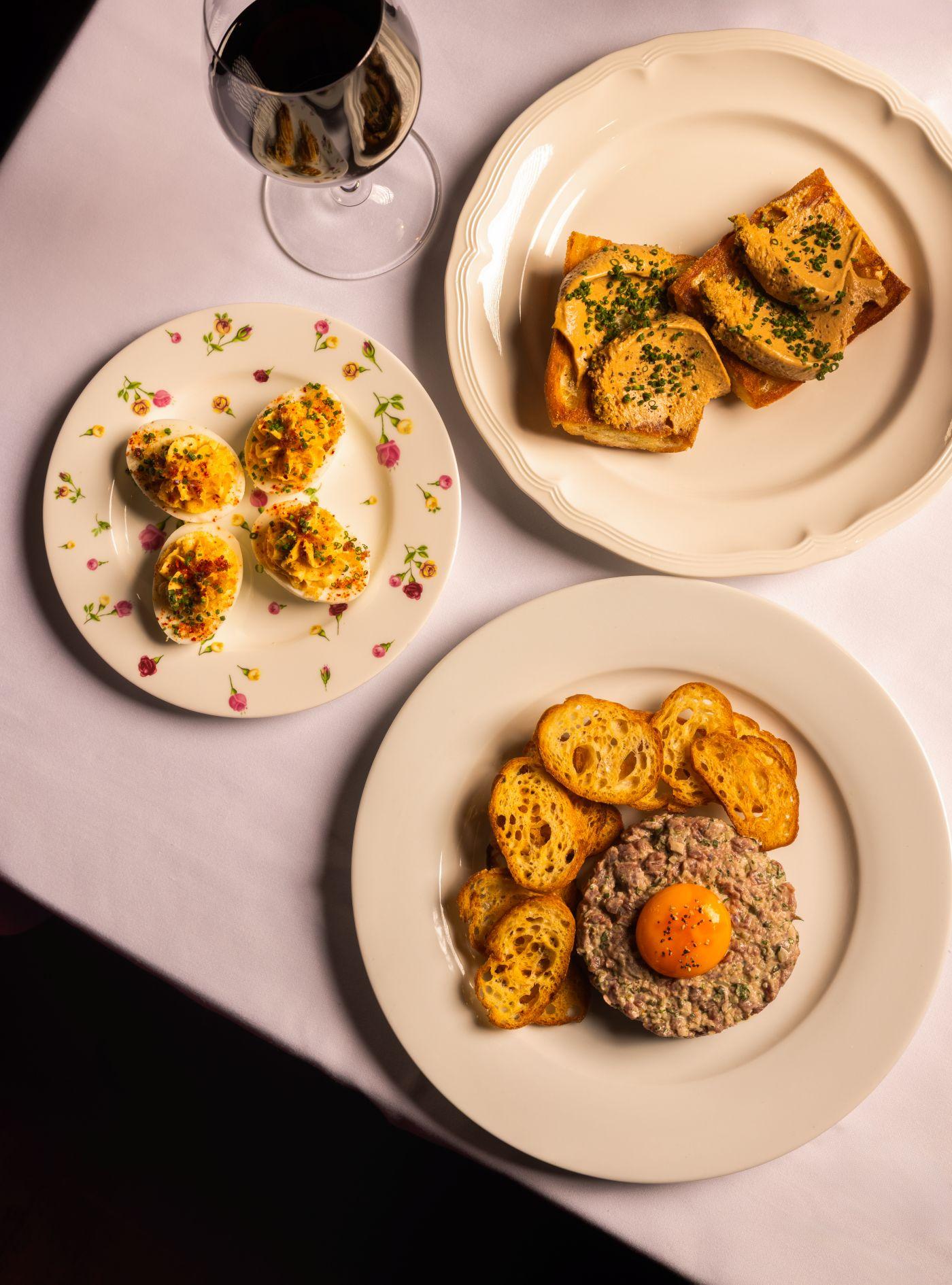 牛肉他他($198)採用法國產以優質馳名的Aquitaine肉牛手切而成,肉質十分嫩滑。