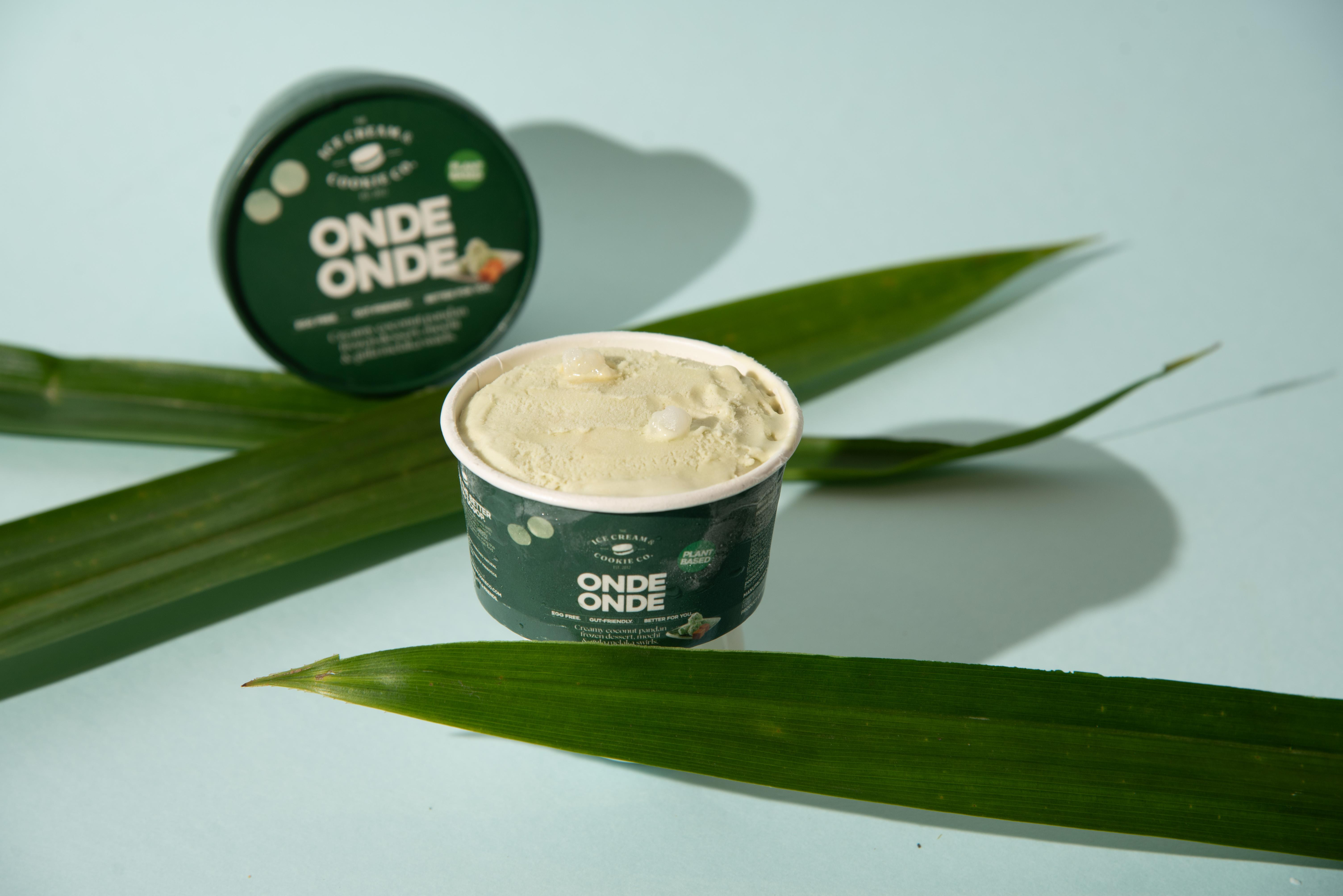 斑蘭椰子麻糬雪糕迷你杯$28 斑蘭椰奶冰品不含乳製成分,輕盈無負擔,椰味頗濃。