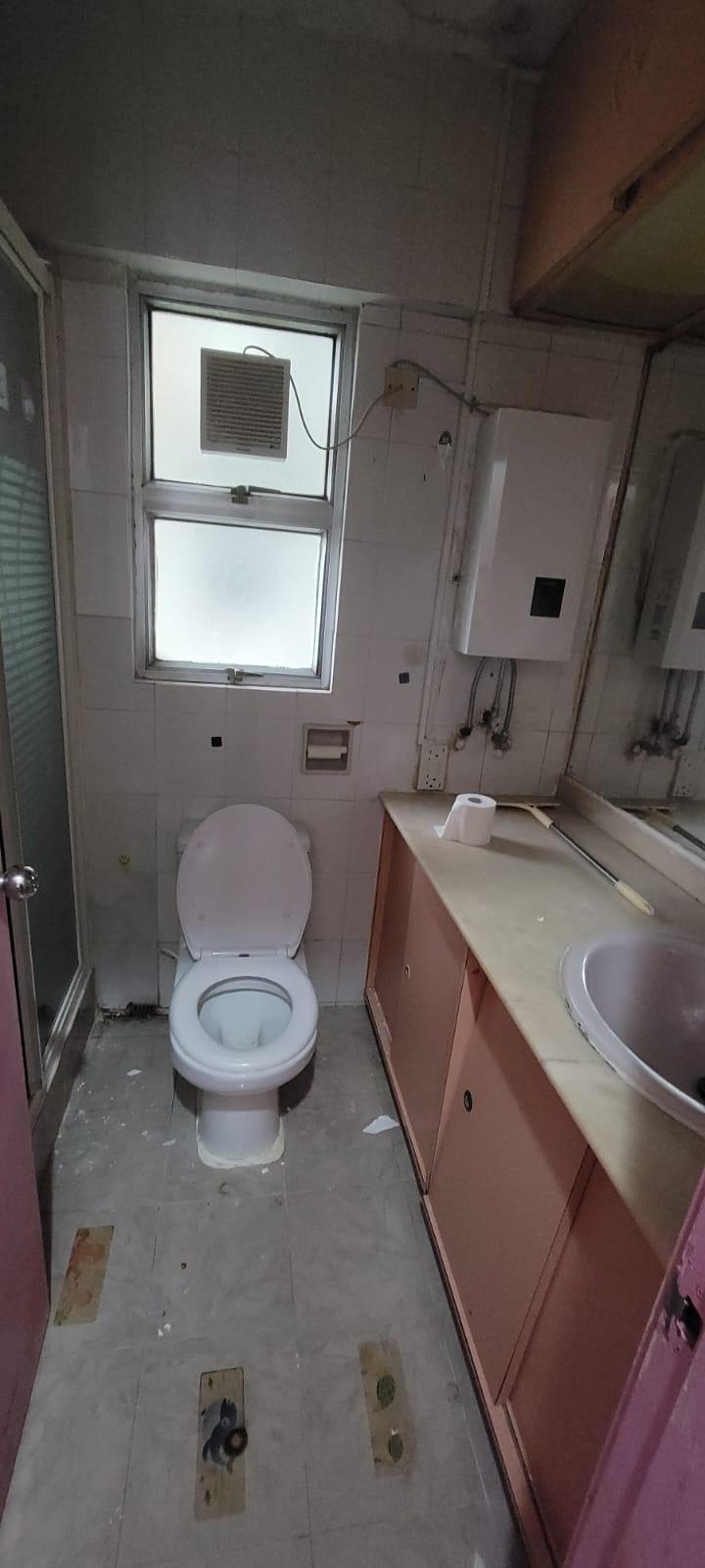 明廁浴室空間闊落。(代理提供)