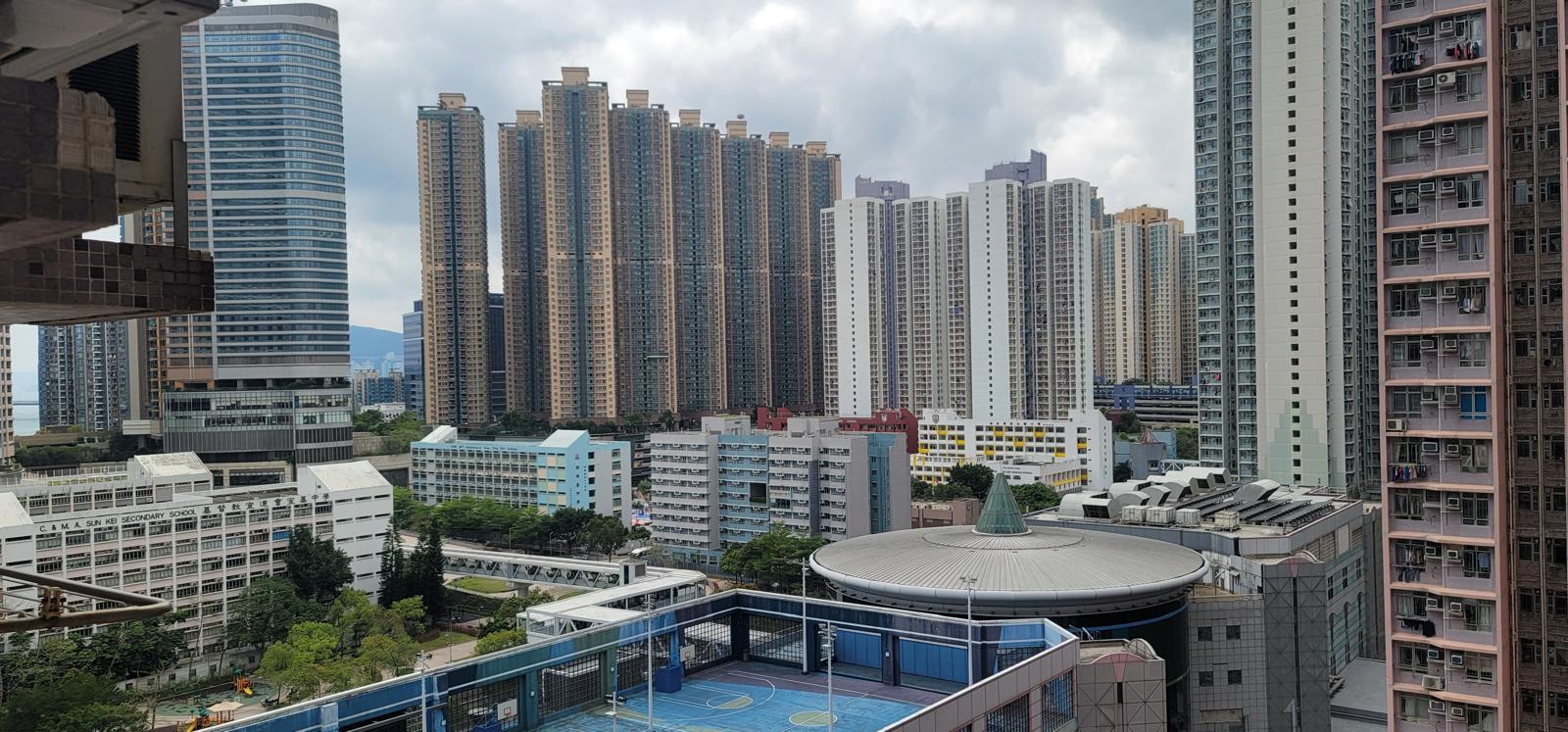 單位主要望市景、園景及球場景,視野頗開揚。(代理提供)