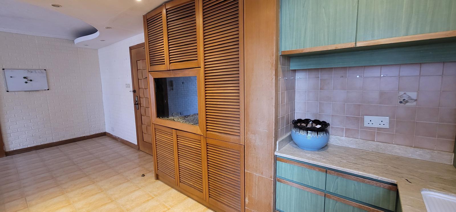 單位有不少儲物櫃,收納空間足。(代理提供)