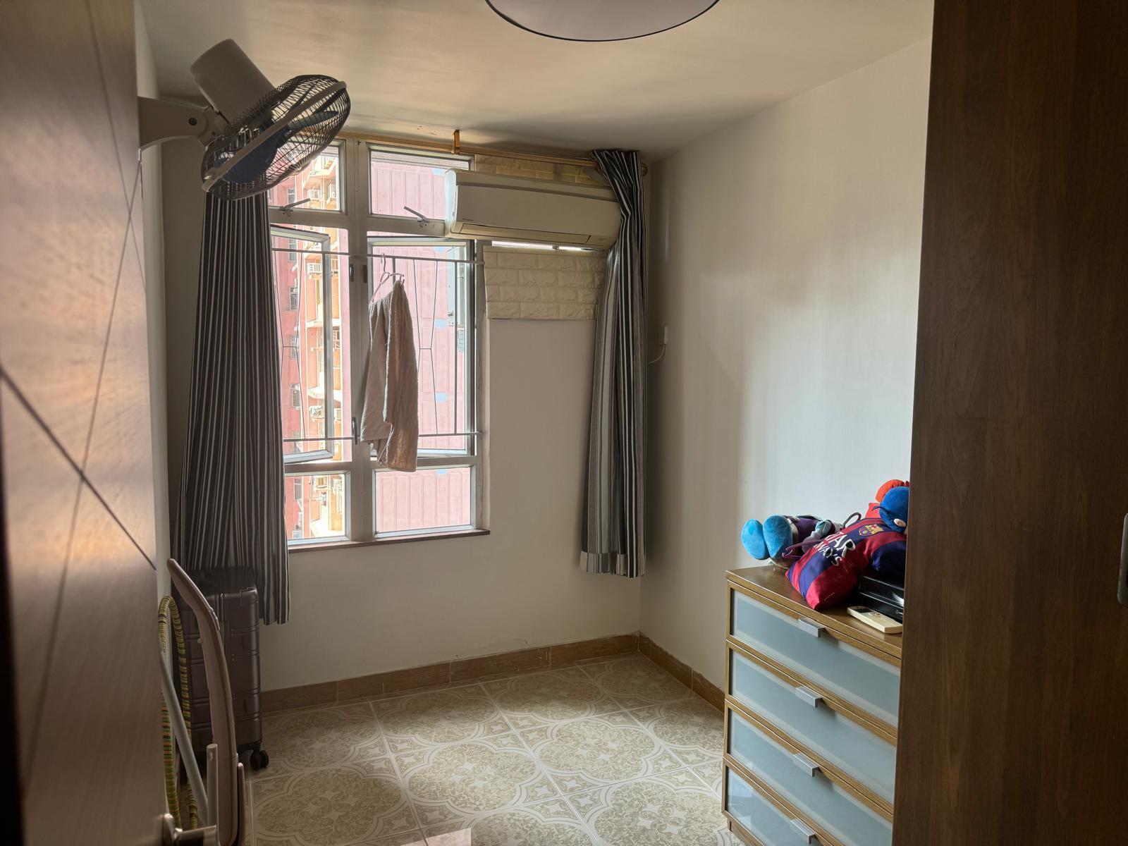 睡房間隔方正,雖望樓景為主,但室內頗為光猛。(代理提供)