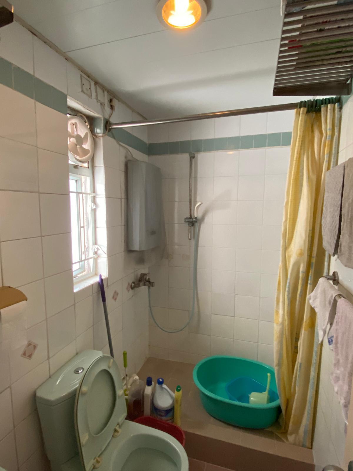 明廁浴室面積算大。(代理提供)