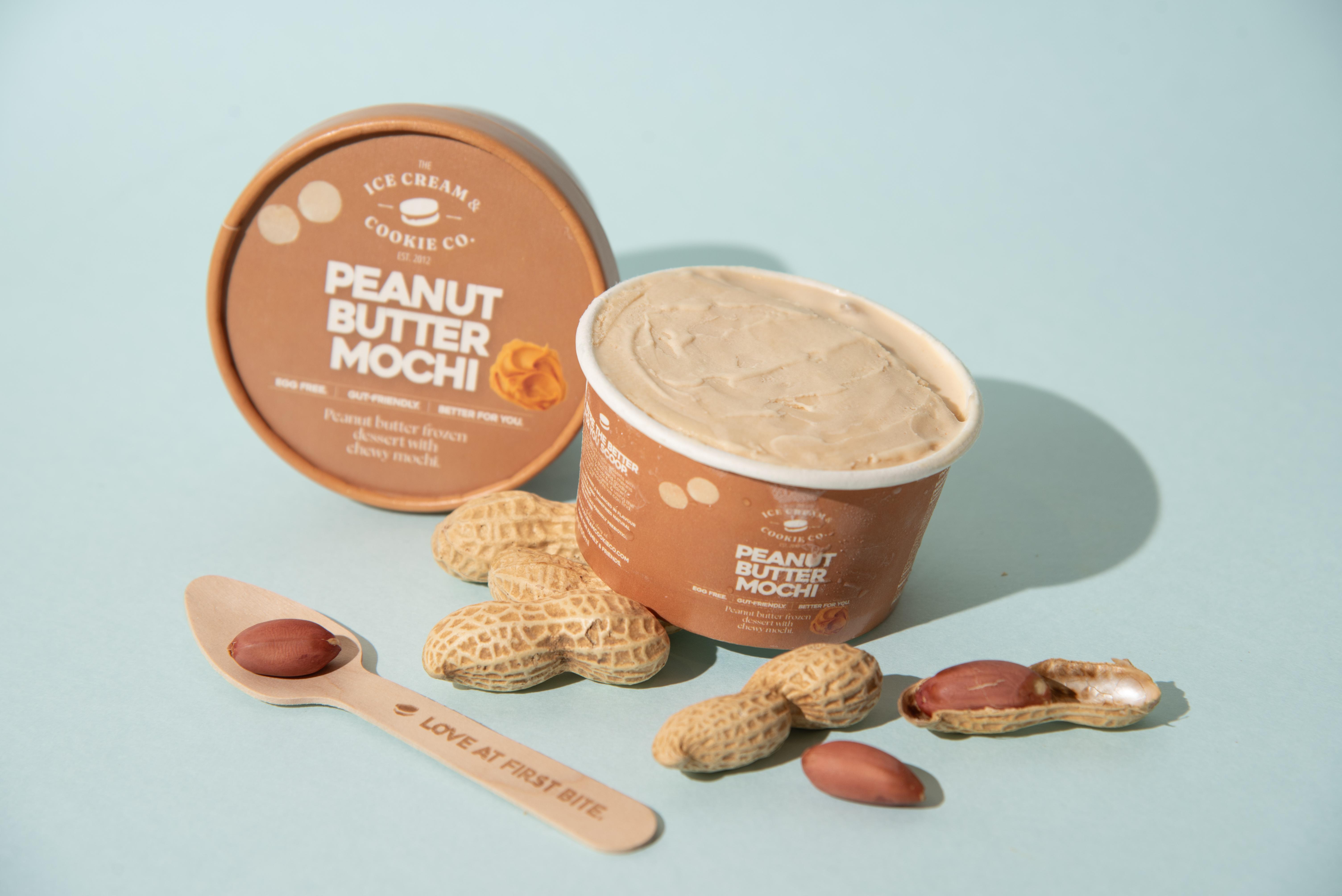 花生醬麻糬雪糕迷你杯$28 結合濃郁花生醬與Q彈白麻糬,柔滑與嚼感並存,甜中帶鹹。