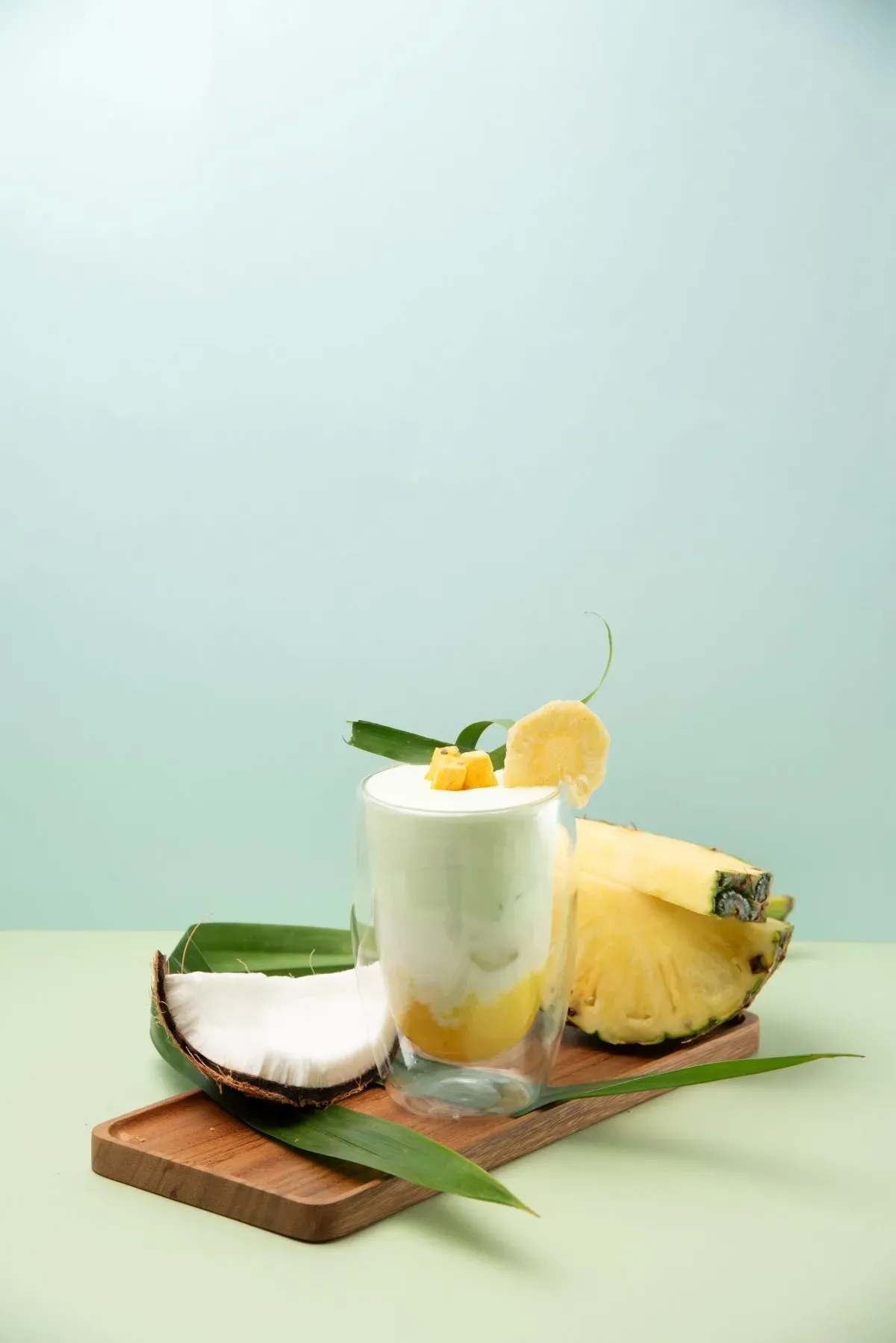 島嶼雲朵:菠蘿椰奶飲品配斑蘭冷泡沫$69元(堂食和外賣) 酸甜的菠蘿汁融合香濃椰奶,斑蘭冷泡沫細膩綿密。