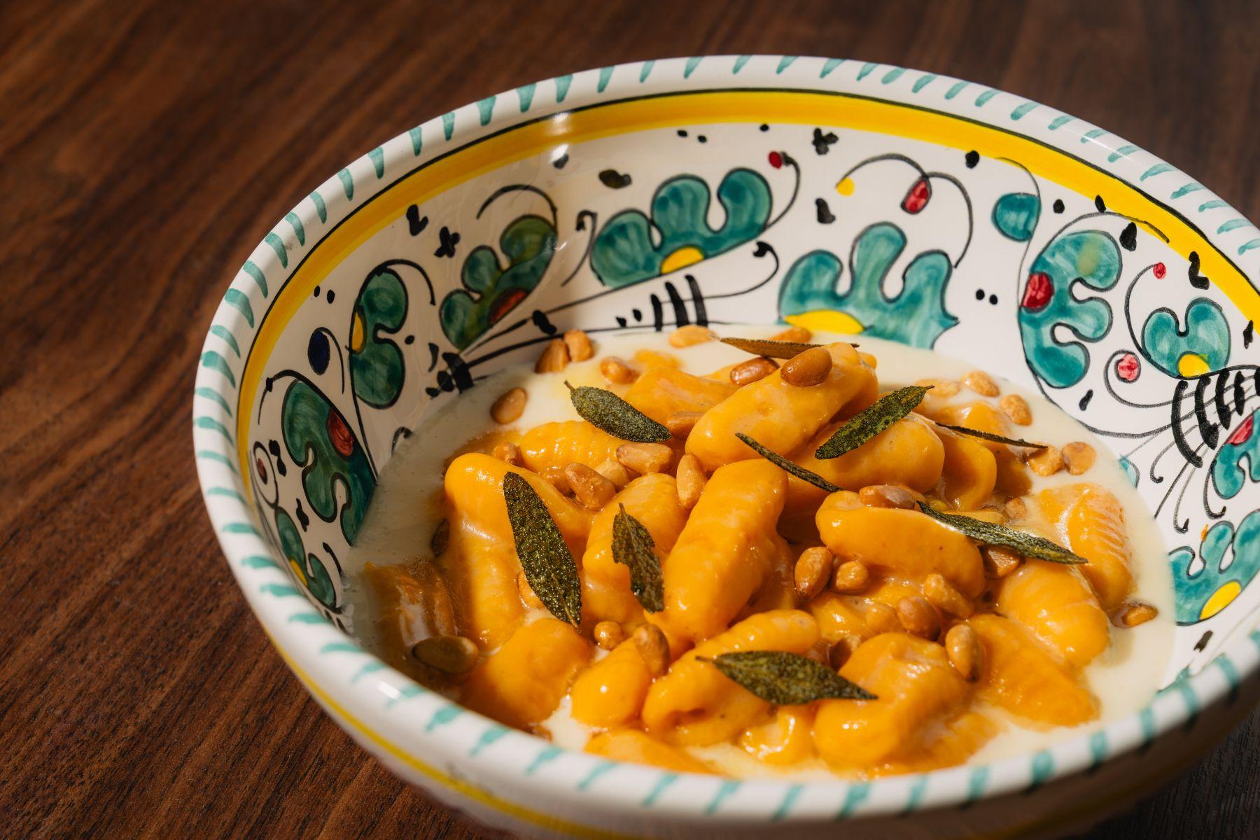 南瓜薯仔丸子(Pumpkin Gnocchi)$178 南瓜味清甜,口感柔韌。配上巴馬芝士汁、烤松子仁及鼠尾草。