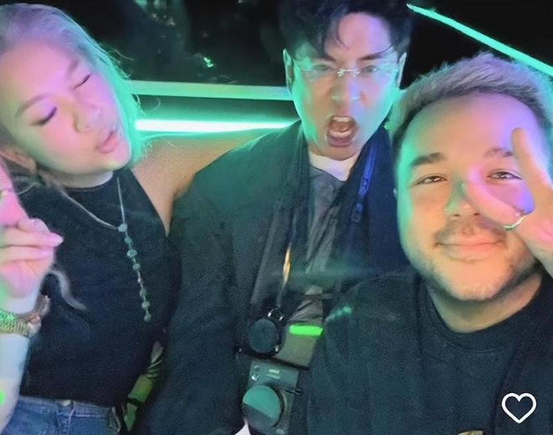 欣宜與好友許廷鏗一齊慶祝。