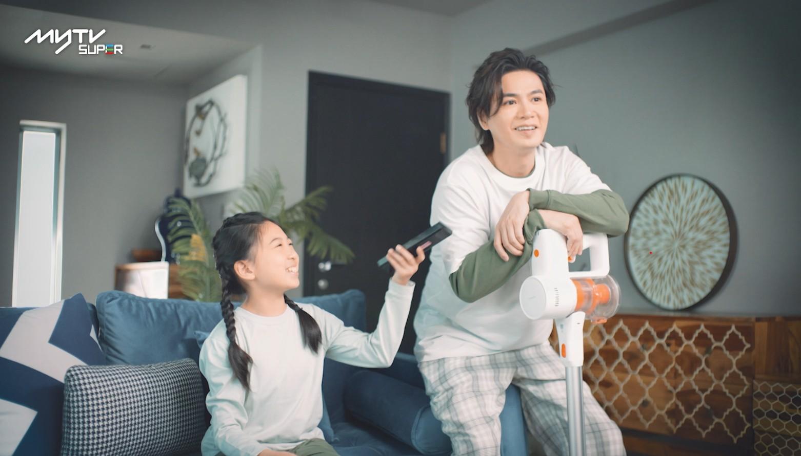 兩人演繹SUPERCHAT互動功能篇。