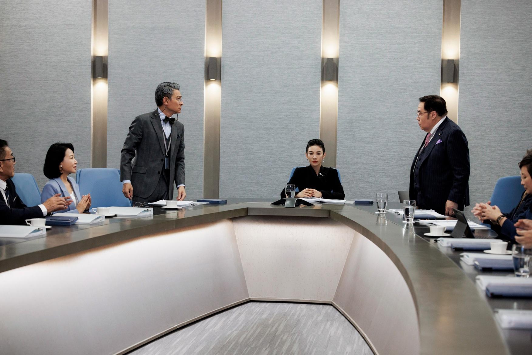 劉德華在《獵金·遊戲》演金融大師,與鄭則士有對手戲。