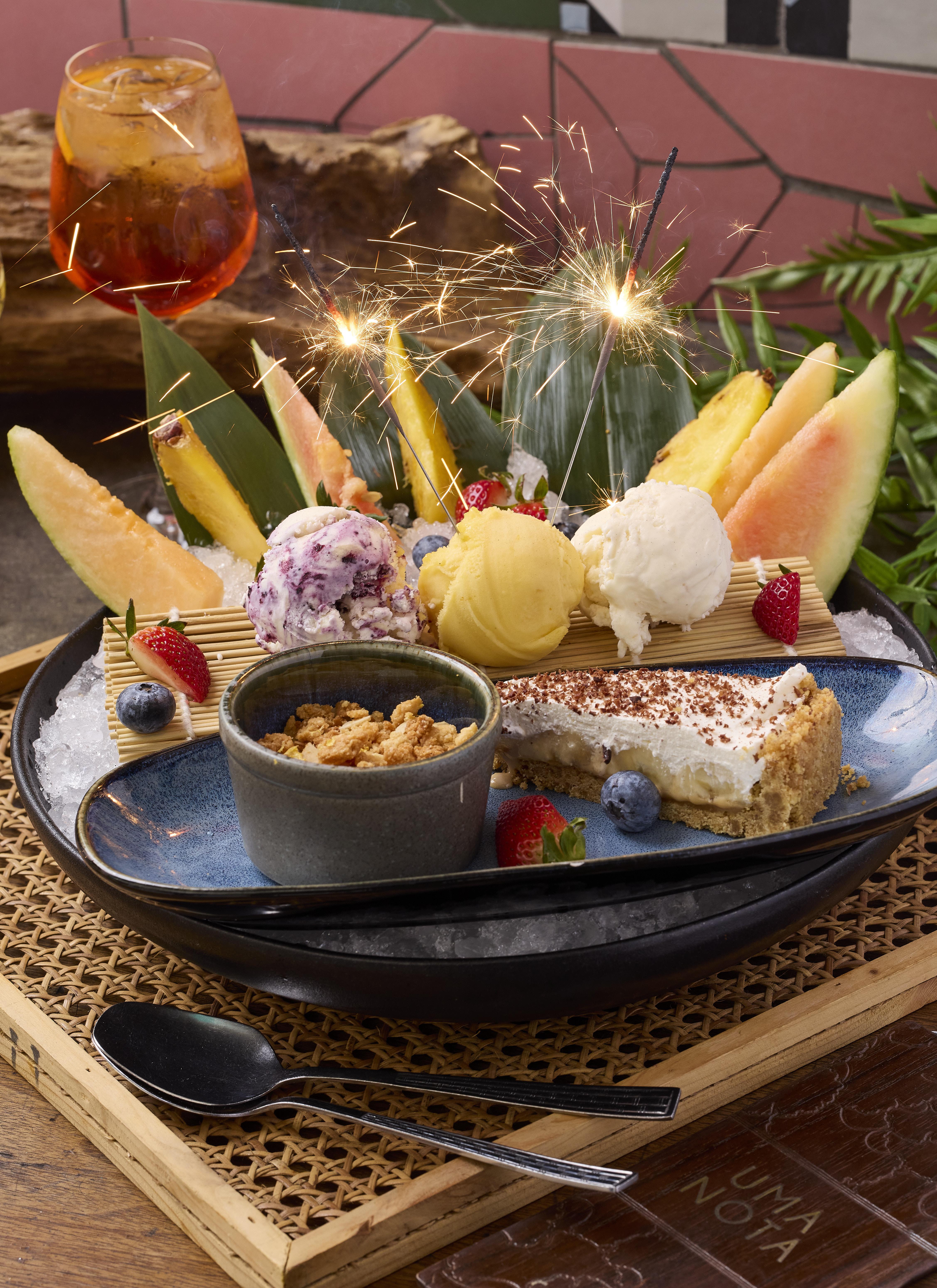 Brunch甜品拼盤配上雪糕、鮮果及雜莓,賣相繽紛悅目。