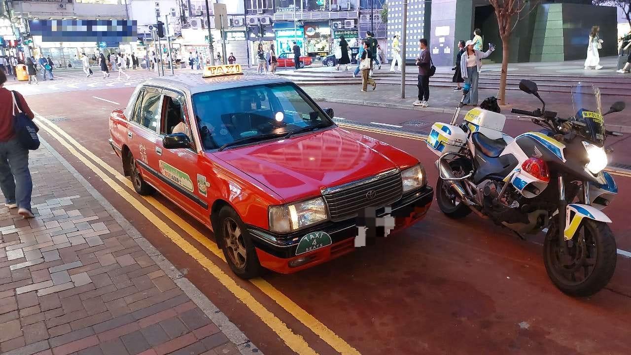 警方在區內多個交通黑點採取執法行動。