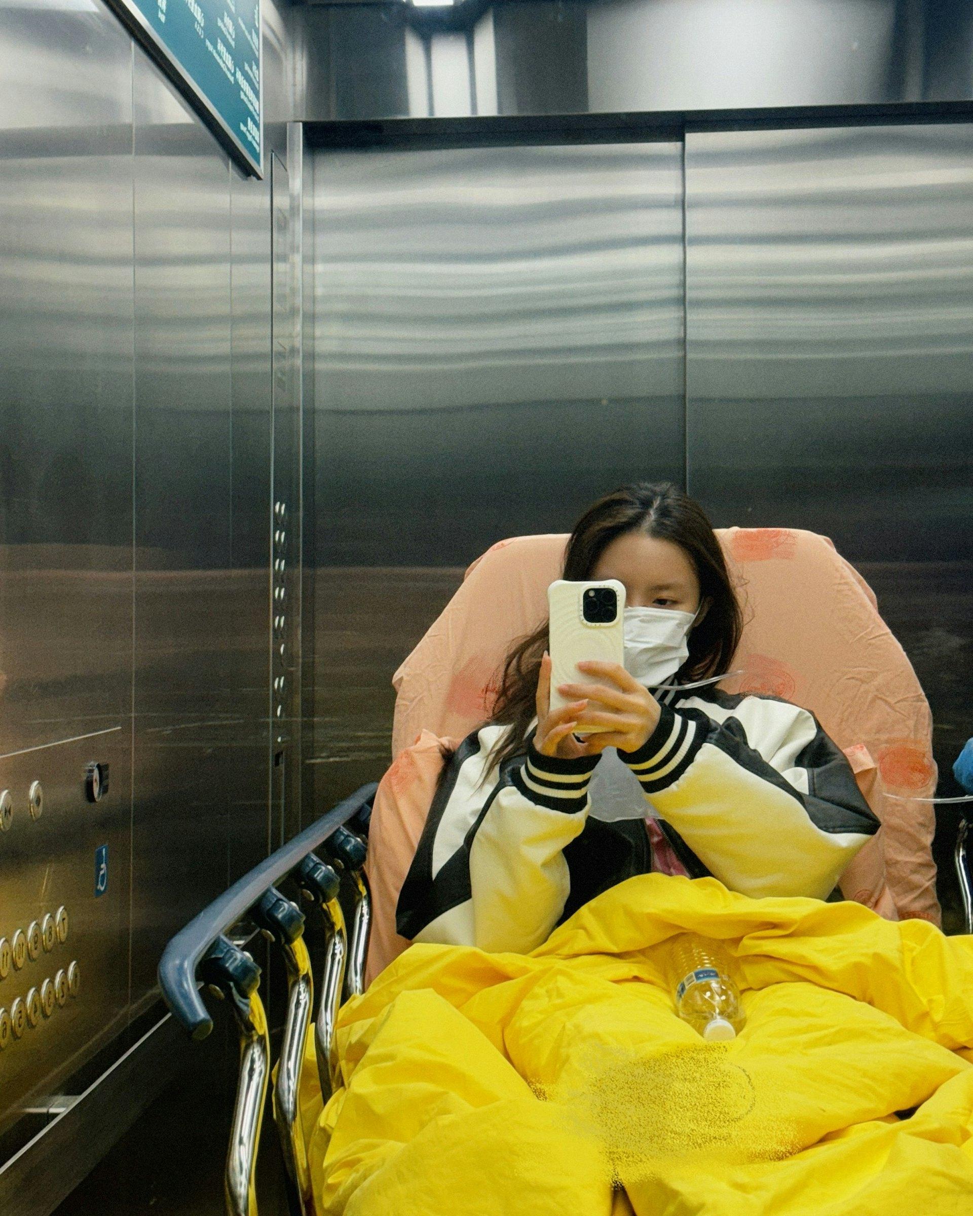 莊錠欣疑住所漏煤氣,使她吸入過量一氧化碳,令她頭痛兼暈倒。