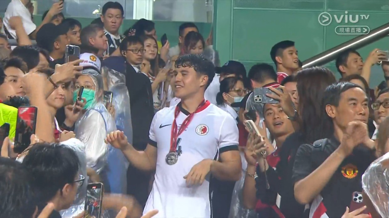 ViuTV的畫面見到何廣沛、孔德賢及陳曉華坐在觀眾席上。