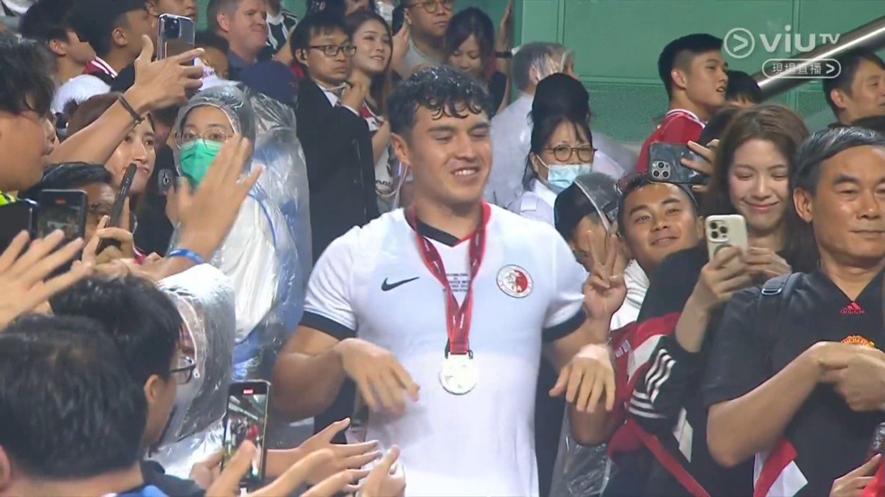 ViuTV的畫面見到何廣沛、孔德賢及陳曉華坐在觀眾席上。