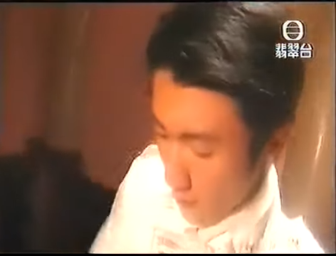 霆鋒整叉燒的功力,如今看來跟平日他的煮食手法有得比。