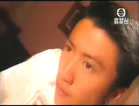 霆鋒當時不但耍一輪功夫才切東西,更跳起淋蜜汁。