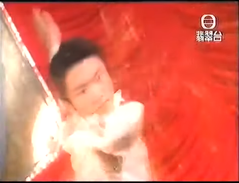 霆鋒當時不但耍一輪功夫才切東西,更跳起淋蜜汁。