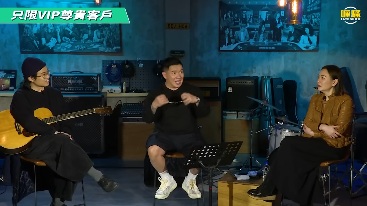 他笑謂對方為何不肯開分店的原因,是老闆目的是要「X客」。