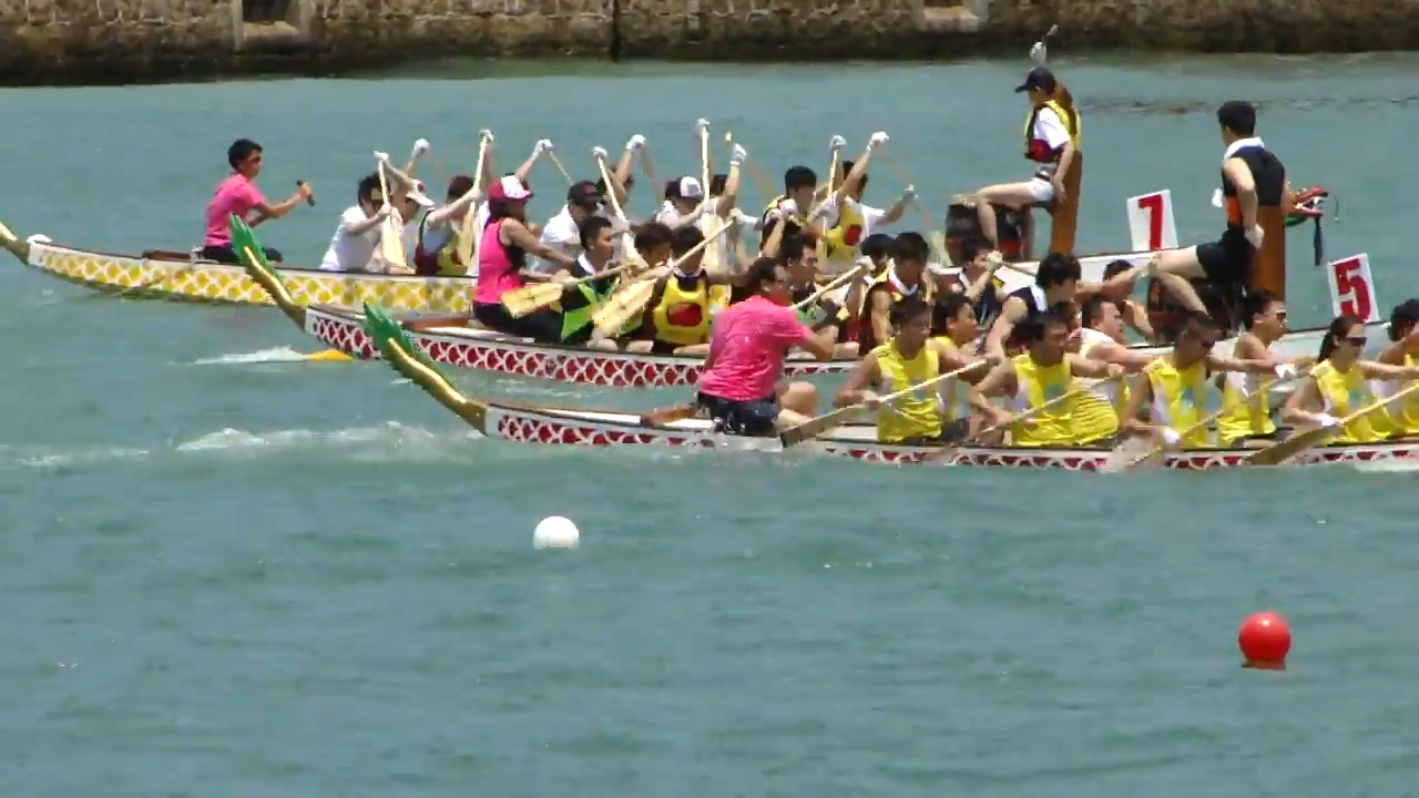 2011年龍舟賽事傳媒盃,黃建東的港男隊伍反艇收場。