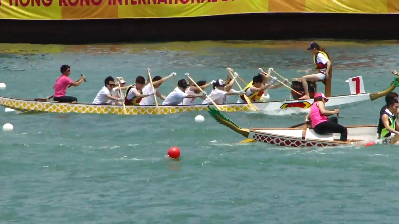 2011年龍舟賽事傳媒盃,黃建東的港男隊伍反艇收場。