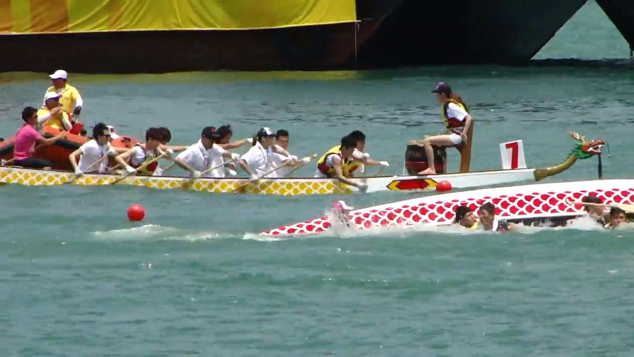 2011年龍舟賽事傳媒盃,黃建東的港男隊伍反艇收場。