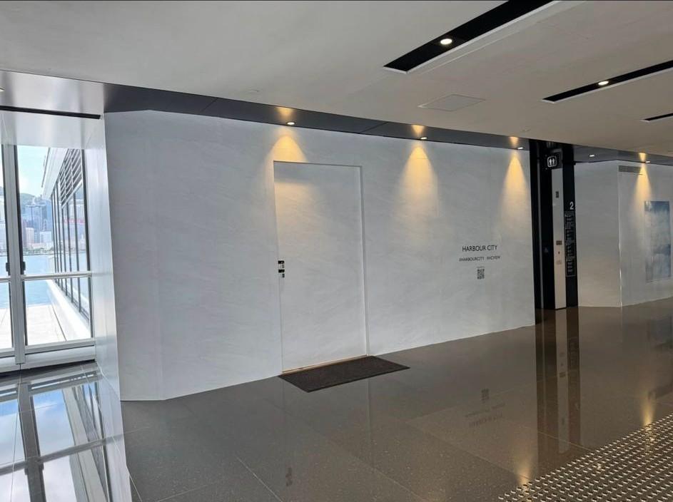 在海港城經營餐廳的店主發現兩間正在圍板的吉舖,前身分別是塚田農場及京都一の傳。(網上圖片)