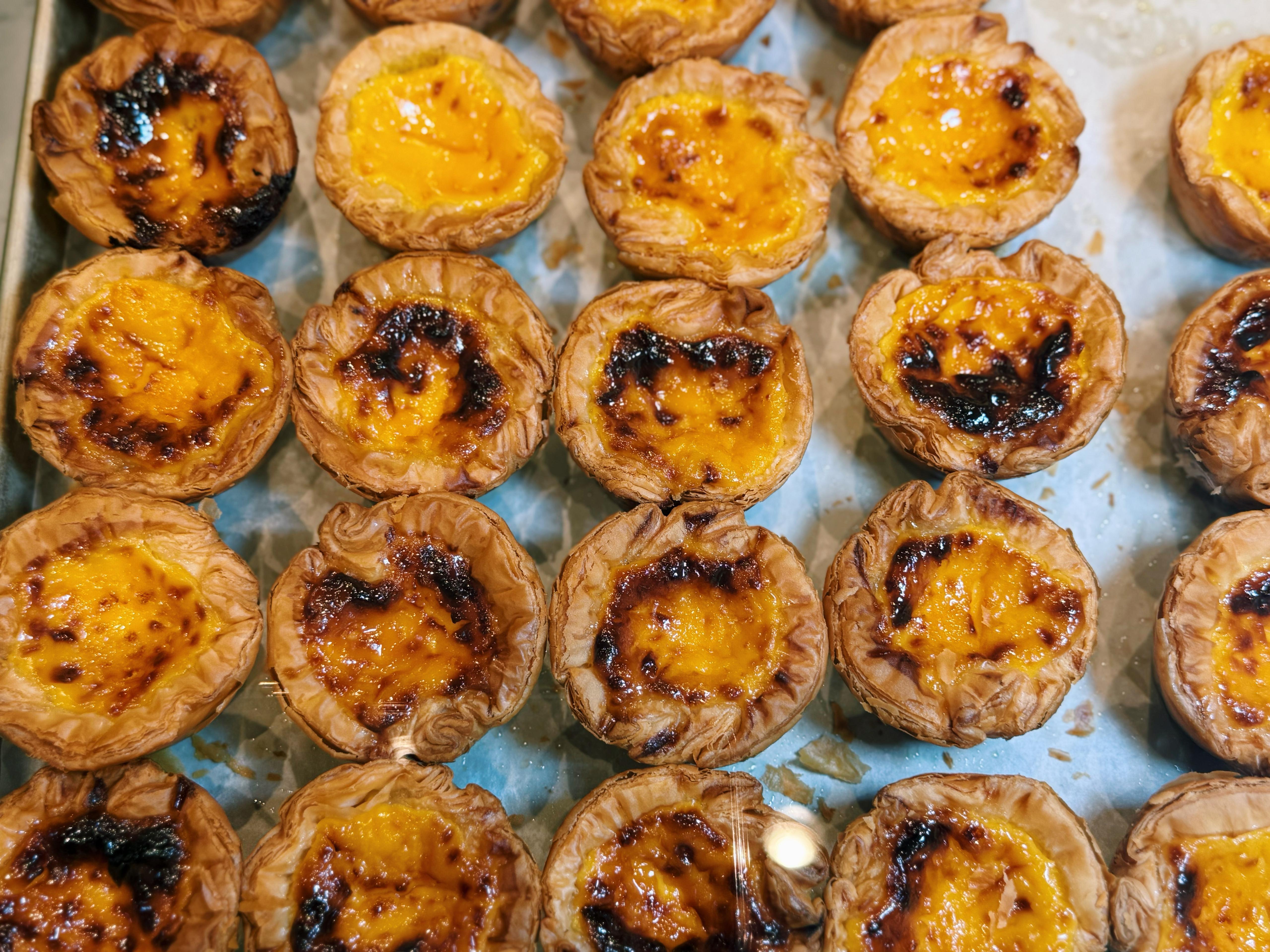 每日於店內自家餅房新鮮出爐