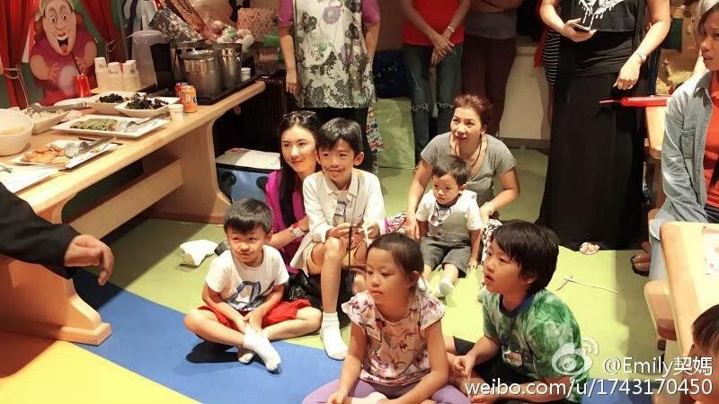 謝振軒(Lucas)和謝振南(Quintus)兒時照片。