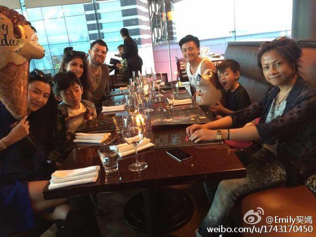 謝振軒(Lucas)和謝振南(Quintus)兒時照片。