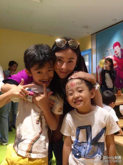 謝振軒(Lucas)和謝振南(Quintus)兒時照片。