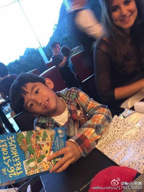 謝振軒(Lucas)和謝振南(Quintus)兒時照片。