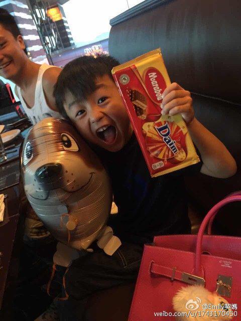 謝振軒(Lucas)和謝振南(Quintus)兒時照片。