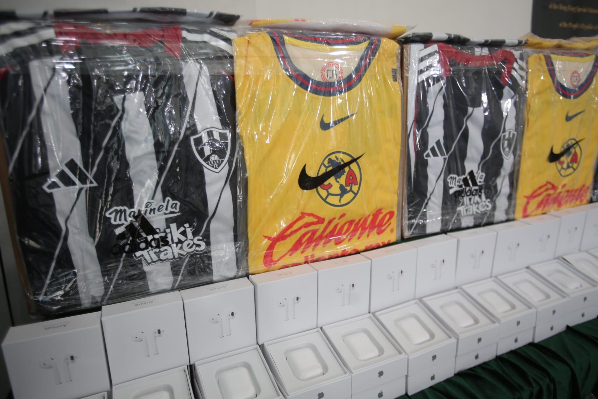 粵港澳海關打擊跨境轉運冒牌貨,港檢4100萬元手錶波鞋等貨物。