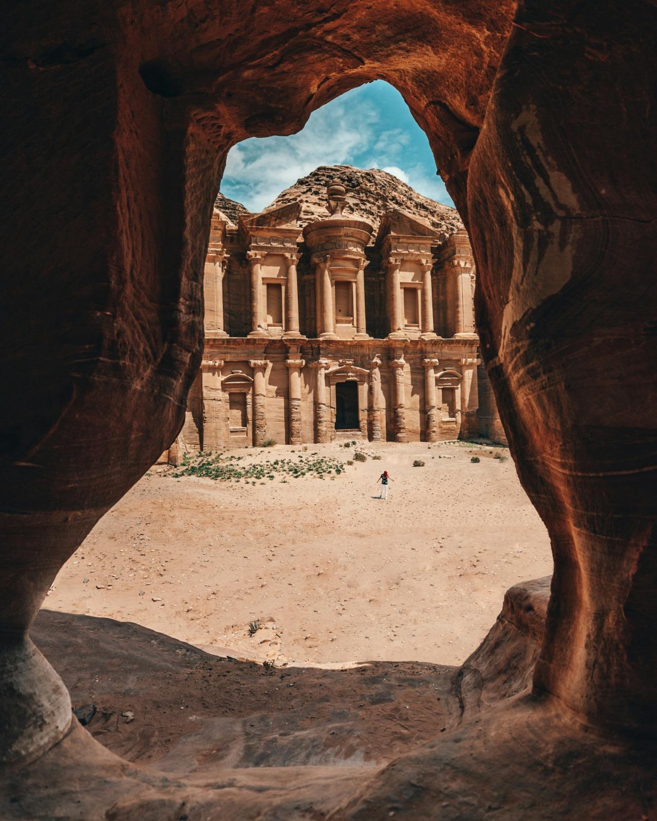 約旦佩特拉古城(Petra)位於安曼以南250公里。