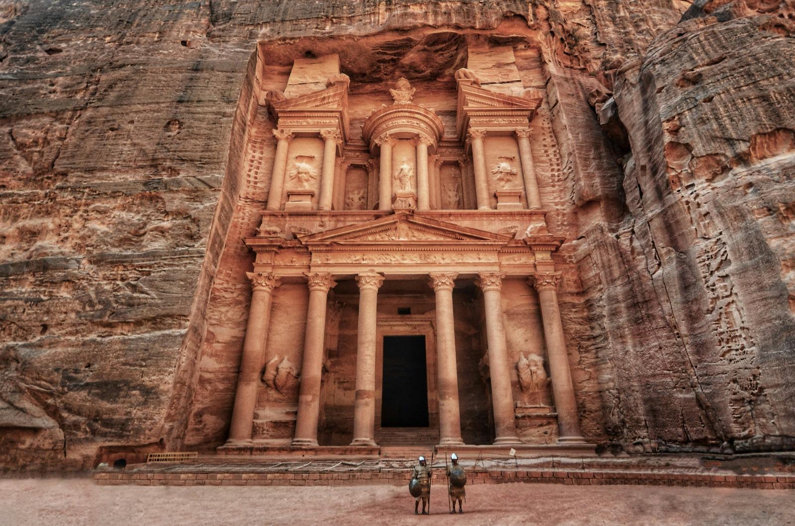 約旦佩特拉古城(Petra)卡茲尼神殿(Al-Khazneh)。