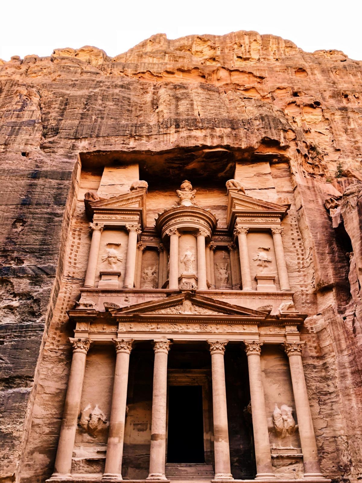 約旦佩特拉古城(Petra)卡茲尼神殿(Al-Khazneh)。