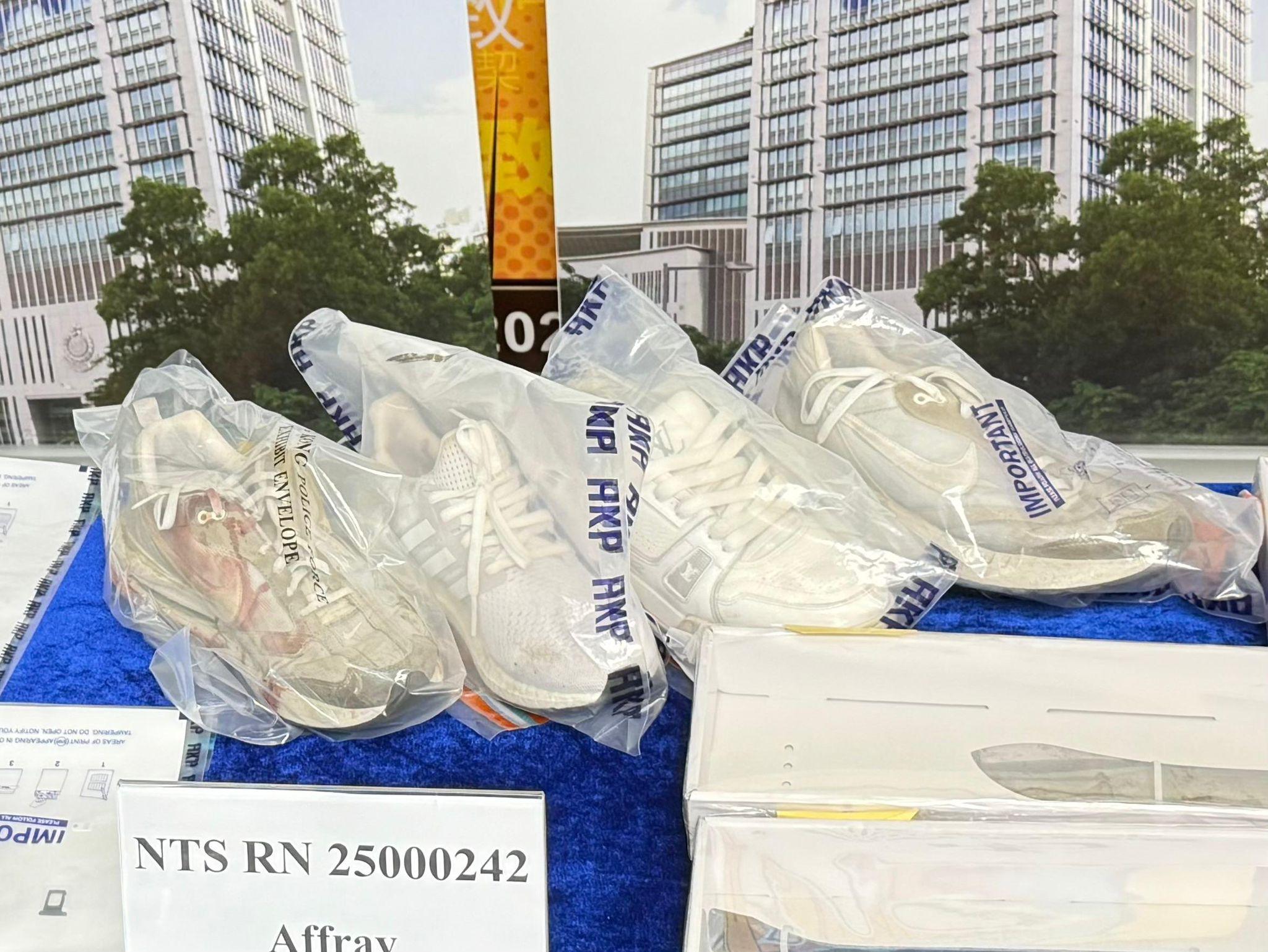 警方檢獲一批證物。