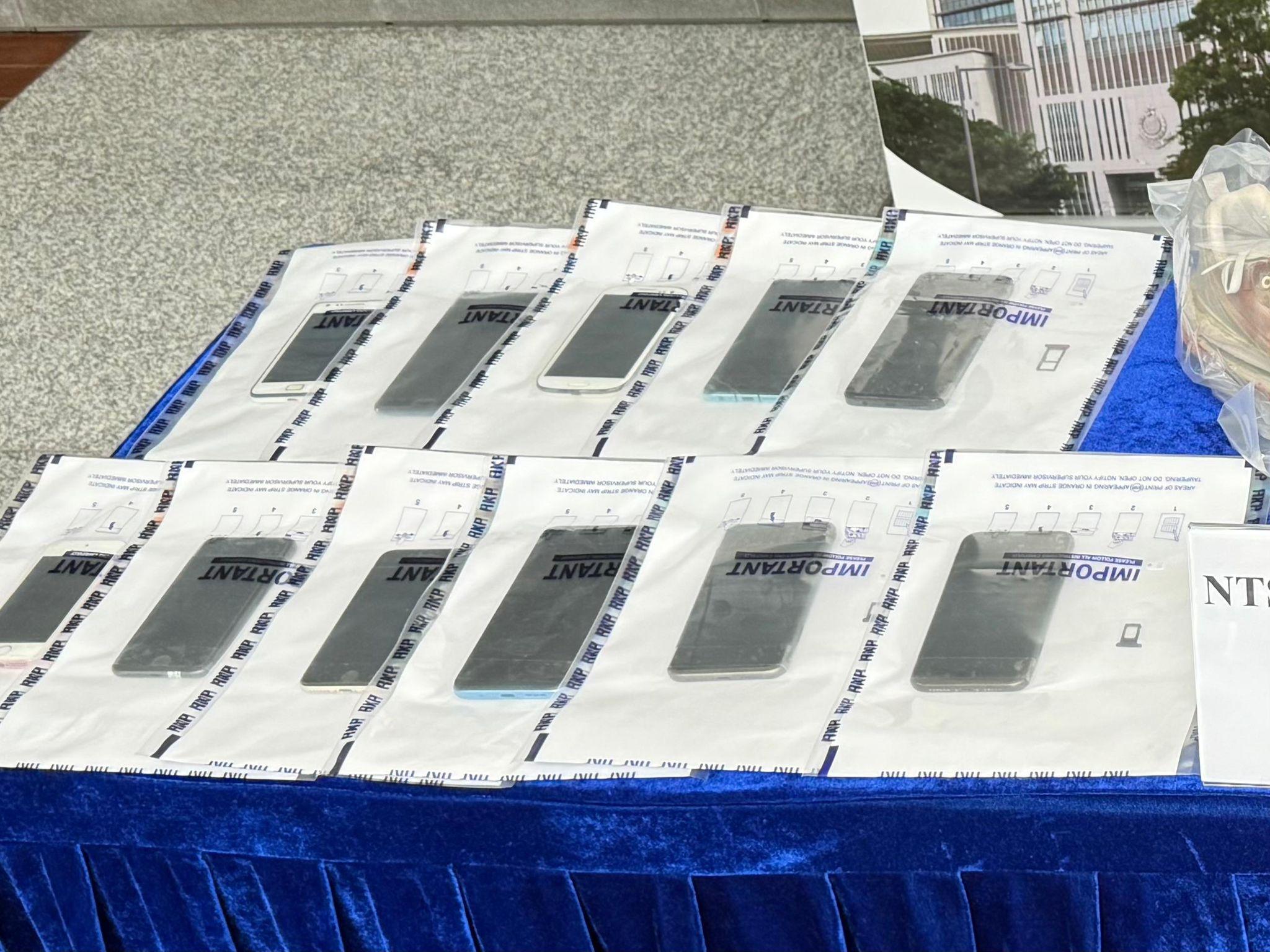 警方檢獲一批證物。