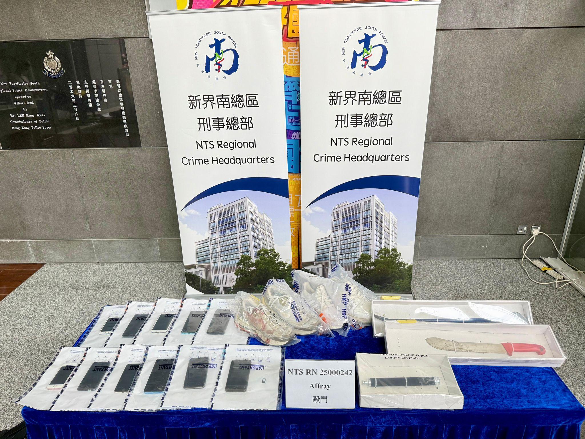 警方檢獲一批證物。