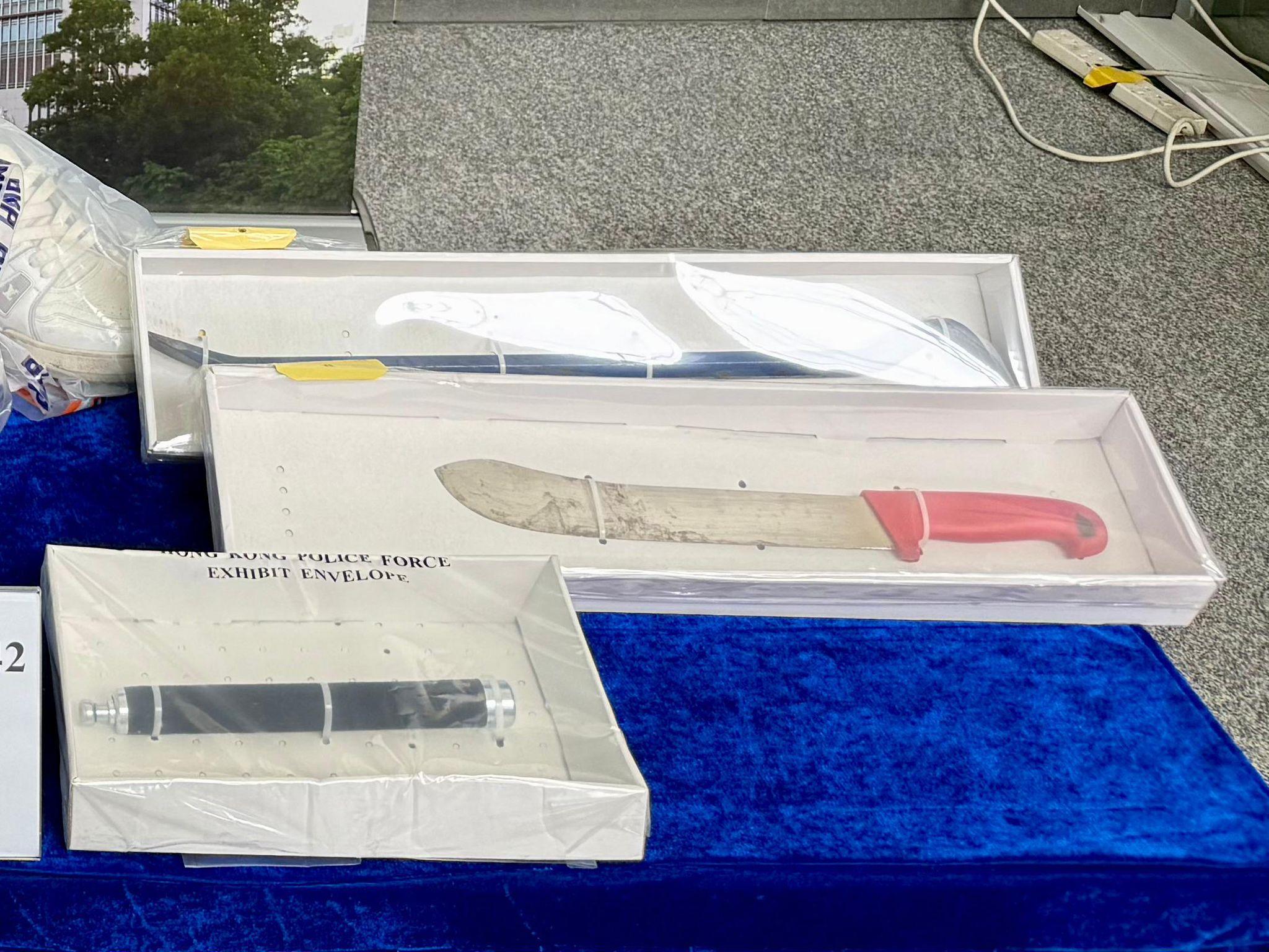 警方檢獲一批證物。