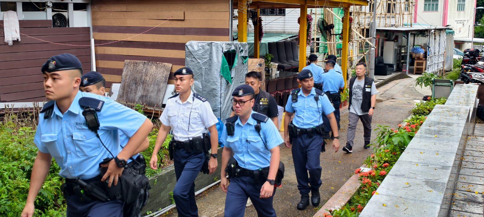 警方亦展開大型反黑社會執法行動,再拘捕8名男子。