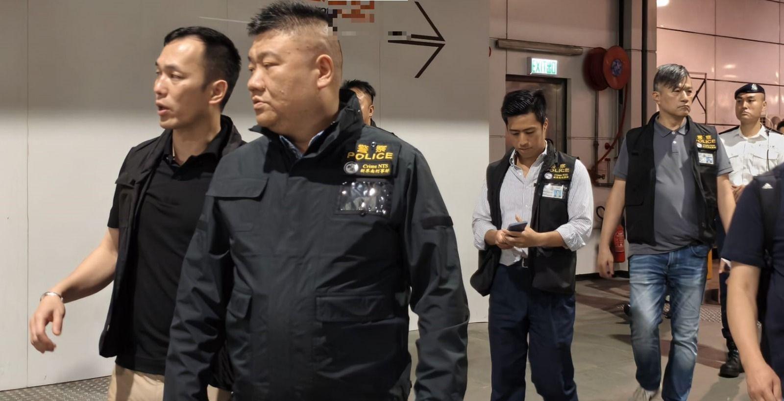 警方亦展開大型反黑社會執法行動,再拘捕8名男子。