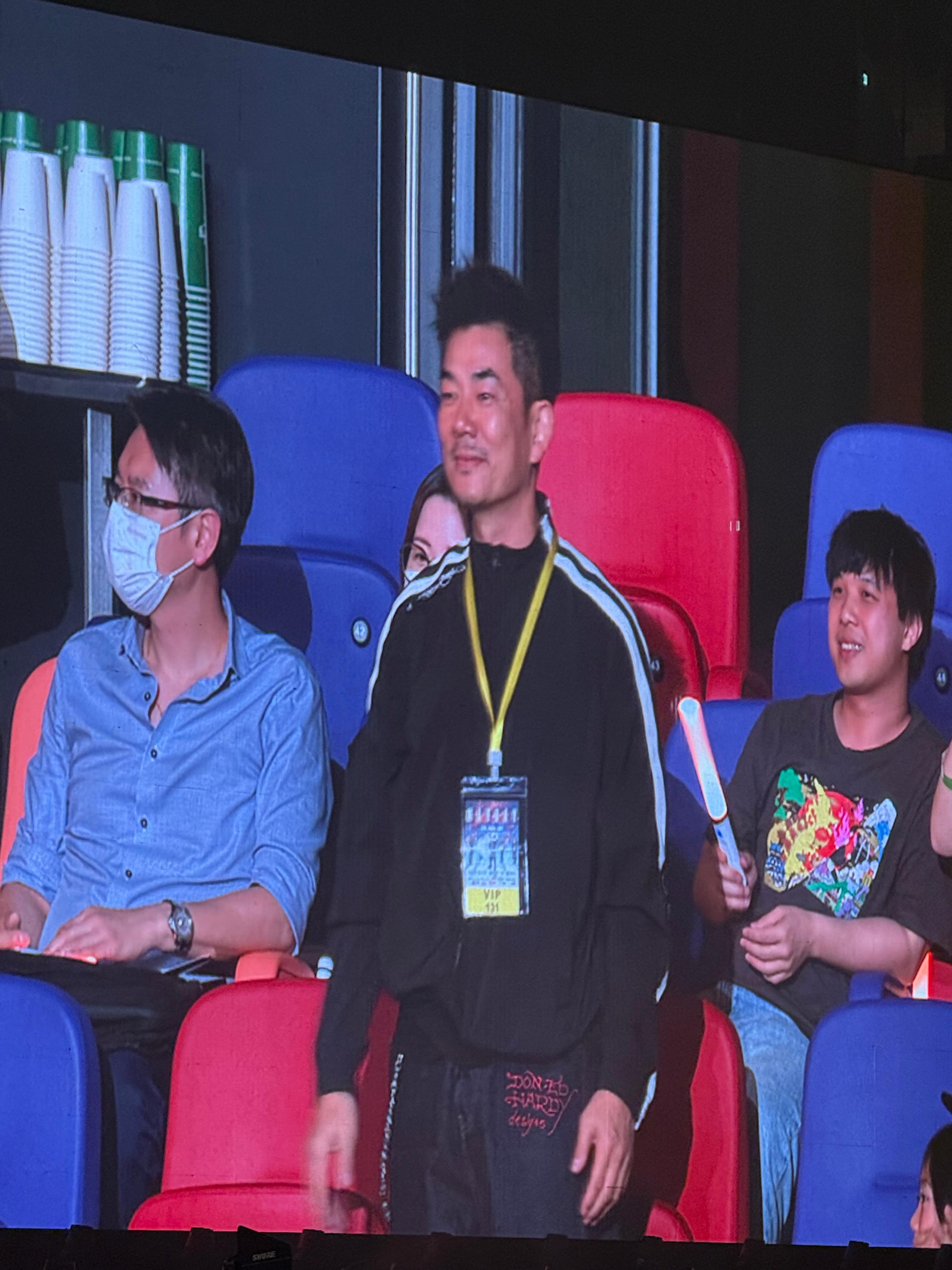 任賢齊不但送花籃,更親自到場支持五月天。(娛樂組攝)