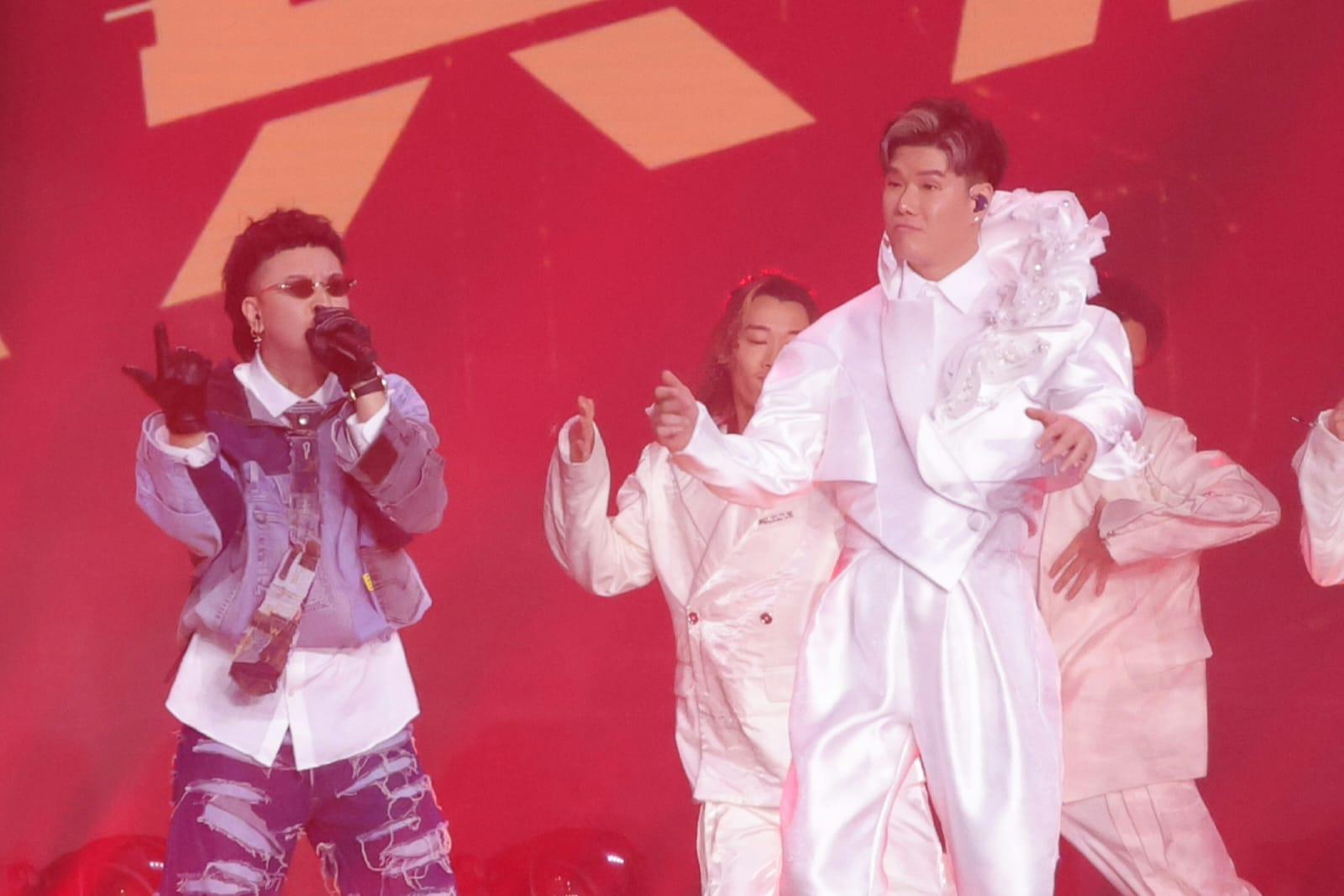 張與辰讚王博唱慢歌處理得好,感情豐富聲音又美。