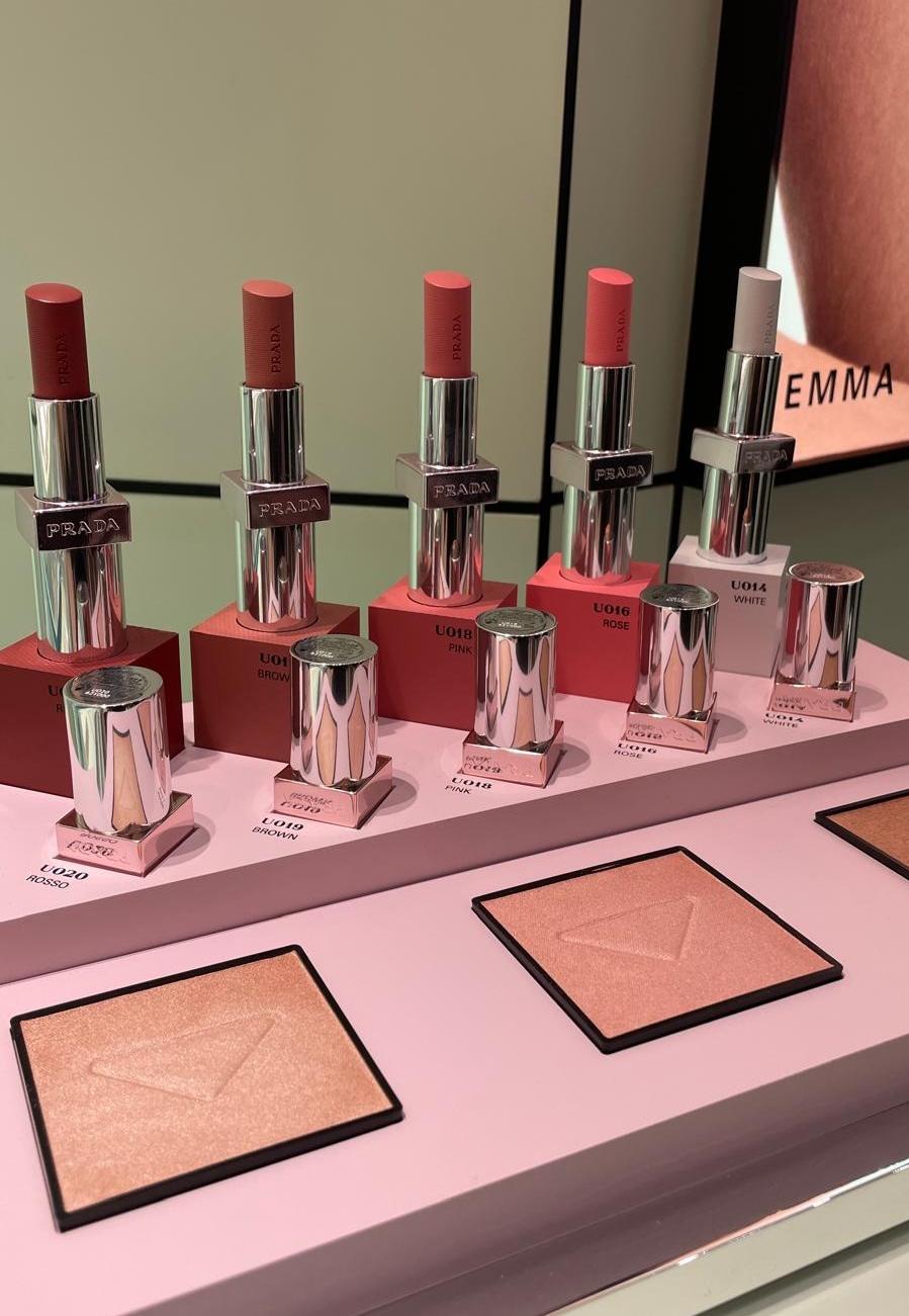 水光感唇膏2025推介|PRADA BEAUTY PRADA LIGHT原生光感唇膏 $380