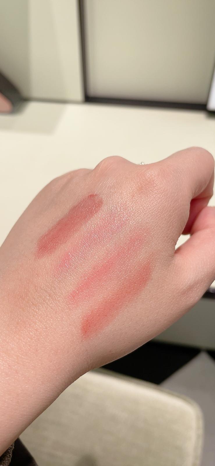 水光感唇膏2025推介|PRADA BEAUTY PRADA LIGHT原生光感唇膏 $380