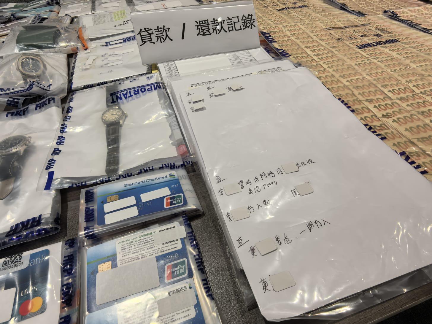 行動中,警方檢獲大批證物。