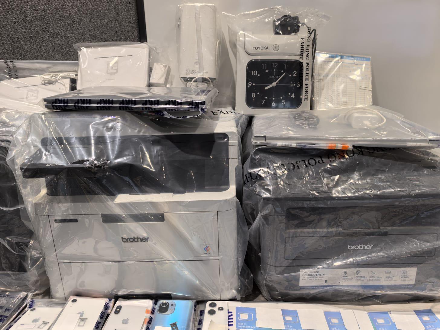 警方檢獲大批證物。