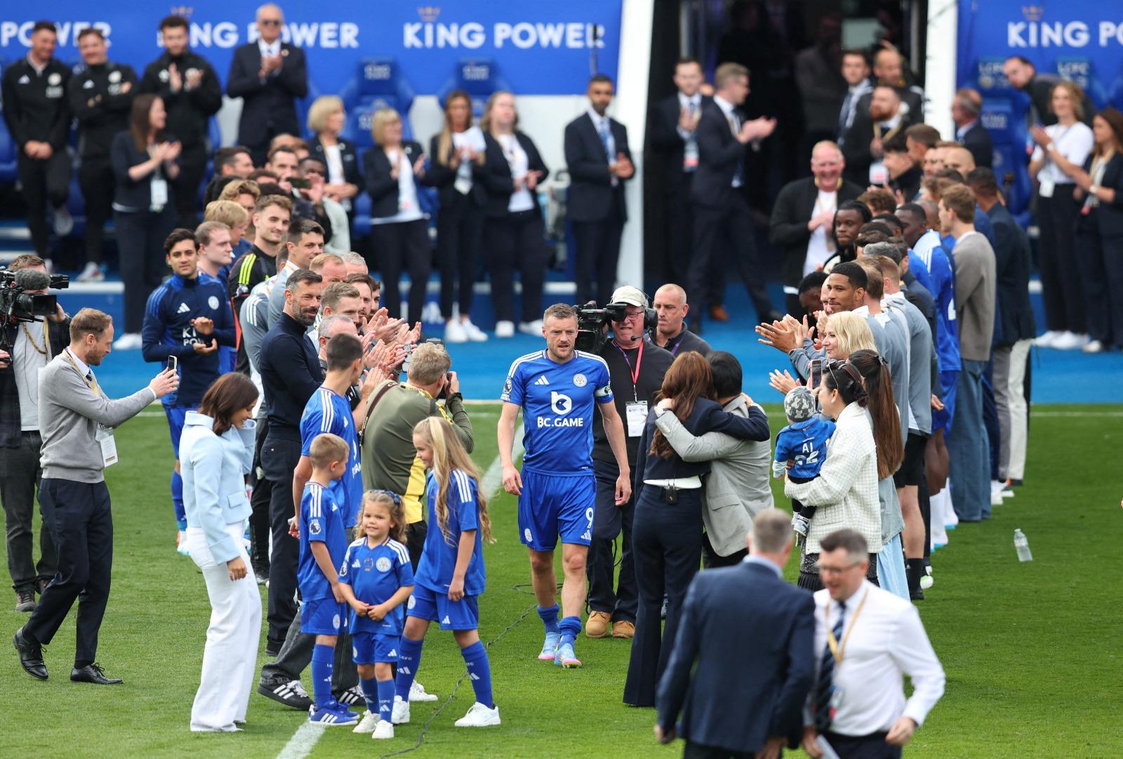 華迪獲李斯特城英超冠軍舊隊友到場祝賀。(路透社)