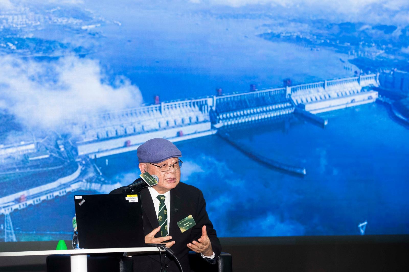 香港大學榮休副校長李焯芬教授。